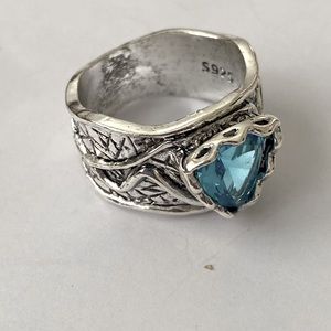 Beautiful, unique,new 925 marked pretty blue topaz design ring size 9/12
